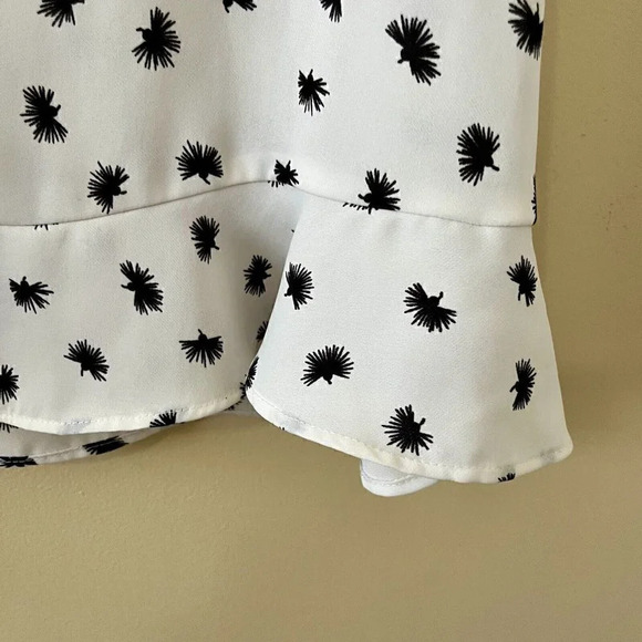 •SOLD.•|LOFT | Women’s Flowy  Brushdot Peplum Shell/Shirt US S Petite - Picture 4 of 5